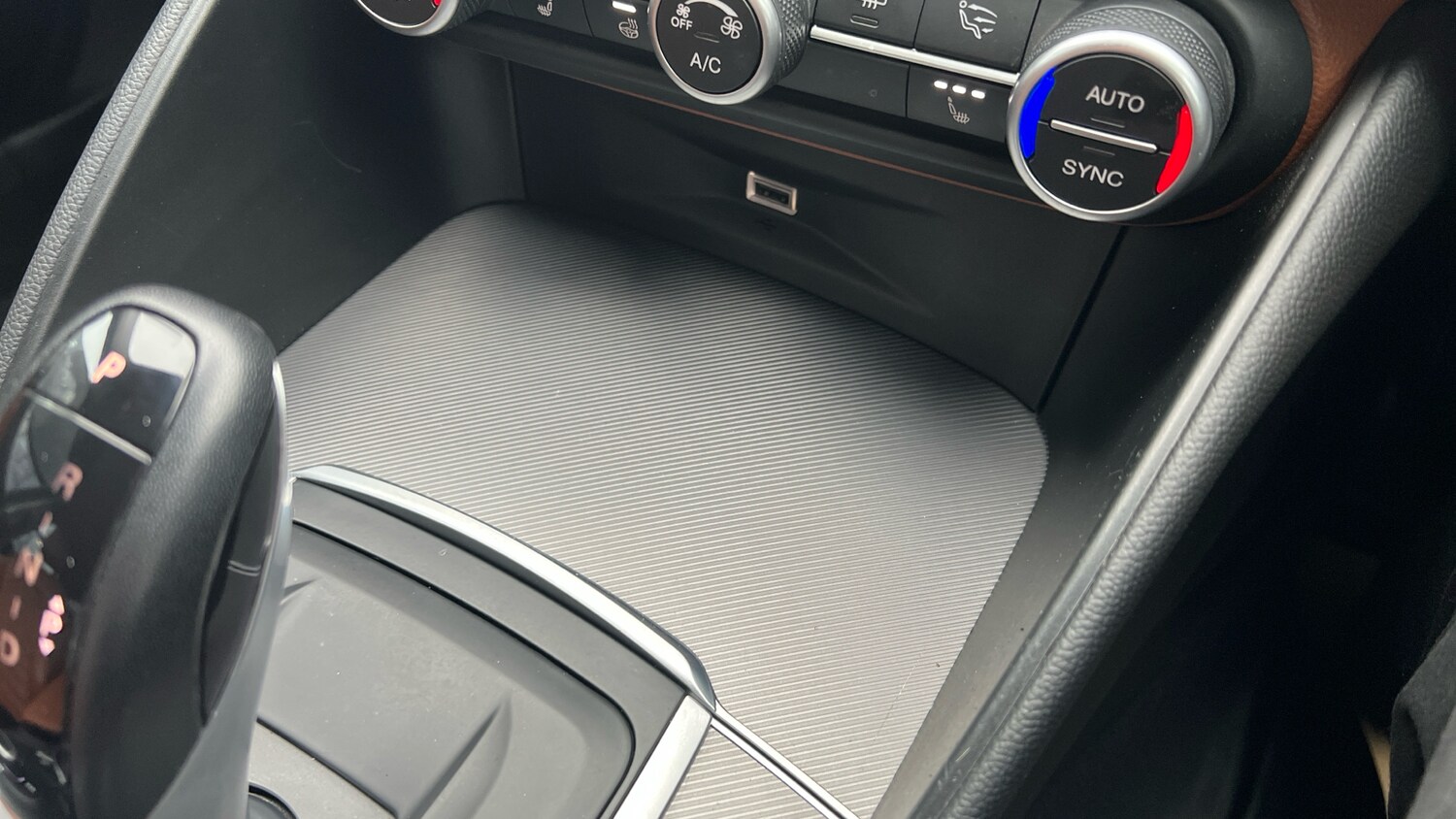 Used Alfa Romeo Giulia 2017 for sale - 77613607: Photo 34