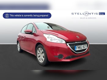 Used Peugeot 208 2013 for sale - 77412804: Photo