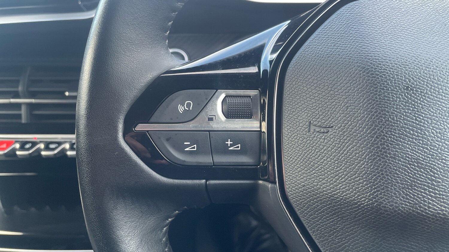 Used Peugeot 2008 2021 for sale - 76914383: Photo 23