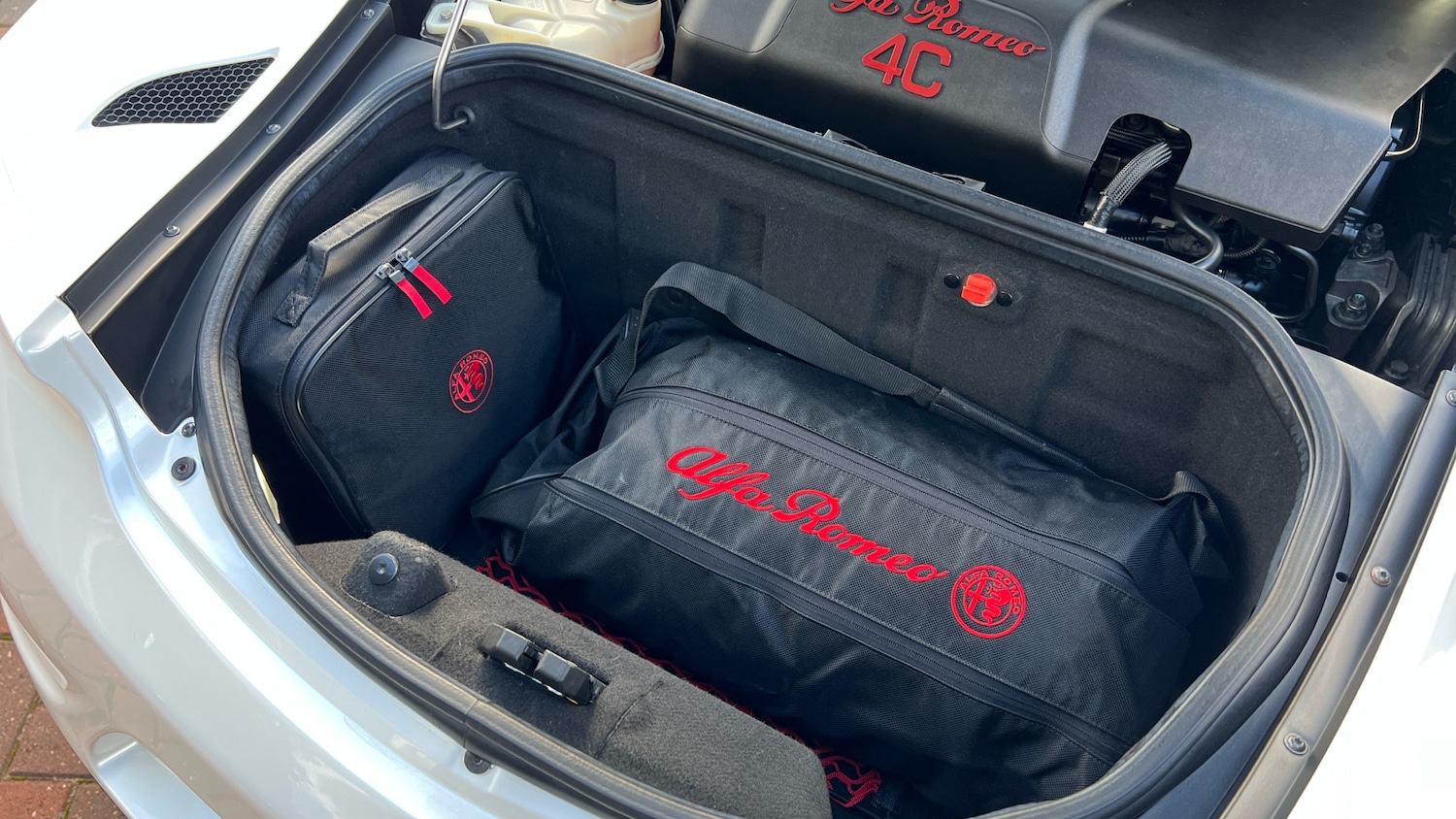 Used Alfa Romeo 4C 2017 for sale - 75950521: Photo 27