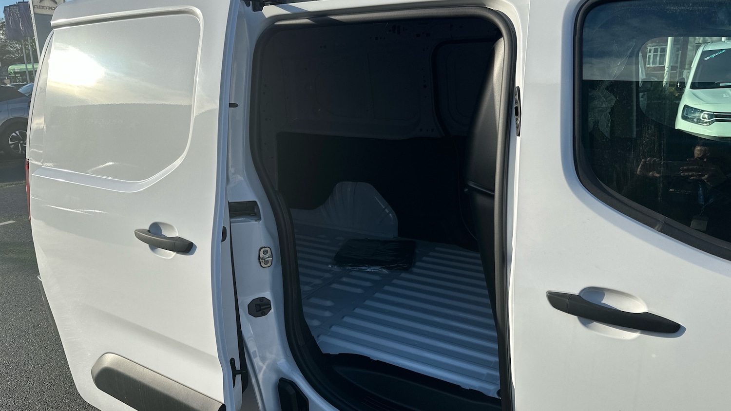 Used Citroen Berlingo 2024 for sale - 76772592: Photo 51