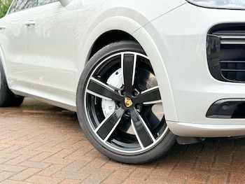 Used Porsche Cayenne 2019 for sale - 76039735: Photo
