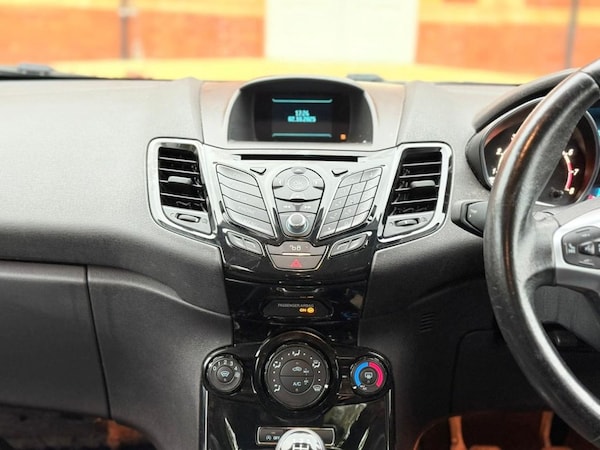 Used Ford Fiesta 2015 for sale - 76148002: Photo 32