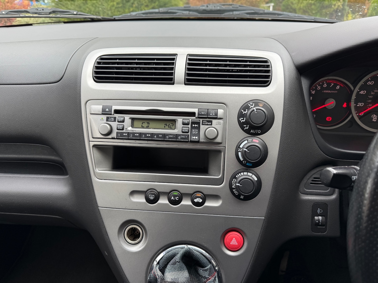 Used Honda Civic 2004 for sale - 76392358: Photo 12