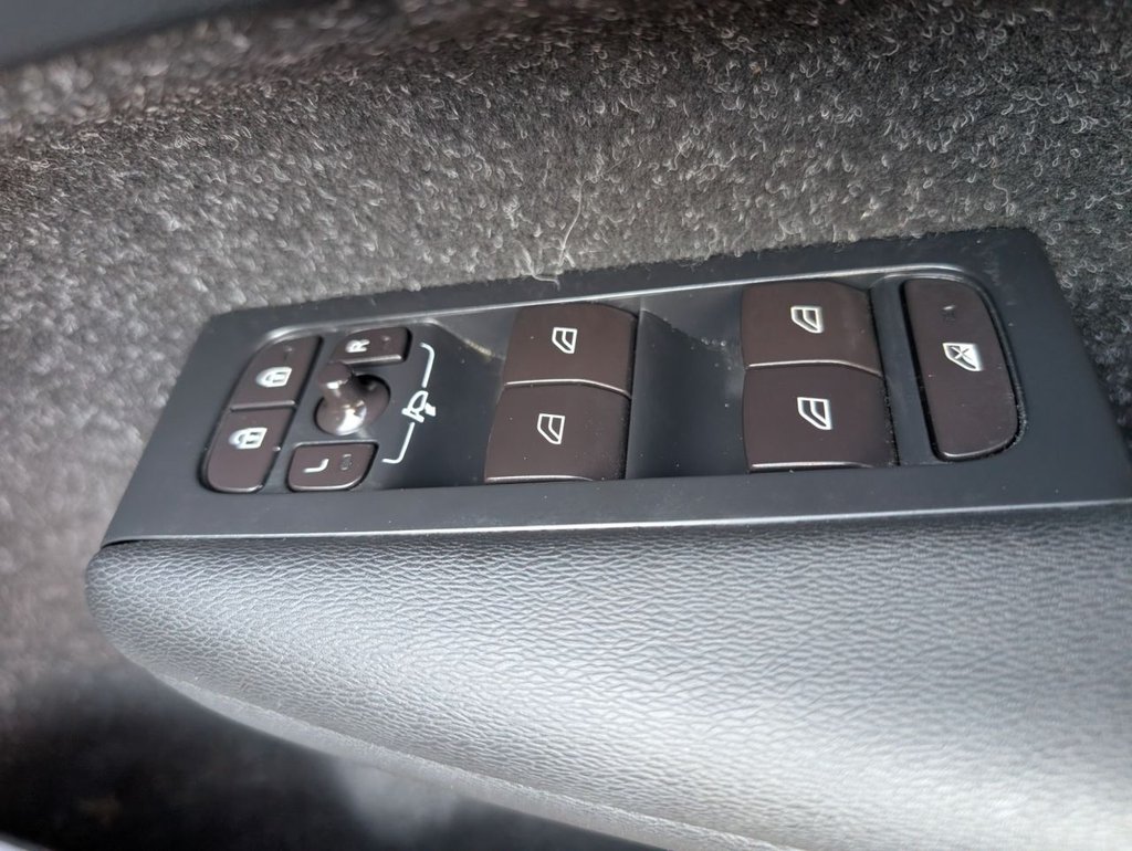 Used Volvo XC40 2018 for sale - 76973379: Photo 46