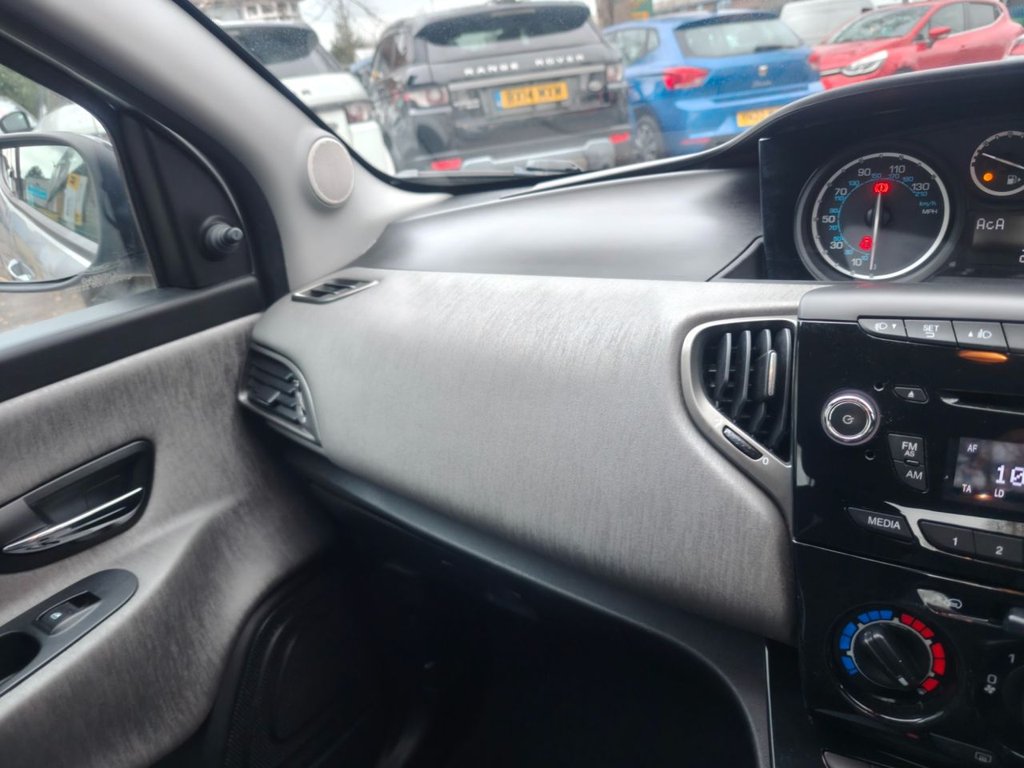 Used Chrysler Ypsilon 2011 for sale - 76867596: Photo 17