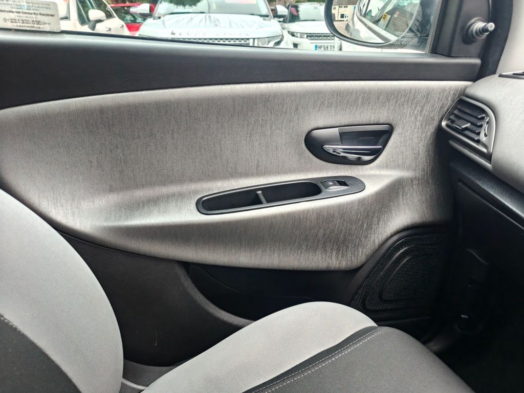 Used Chrysler Ypsilon 2011 for sale - 76867596: Photo 19