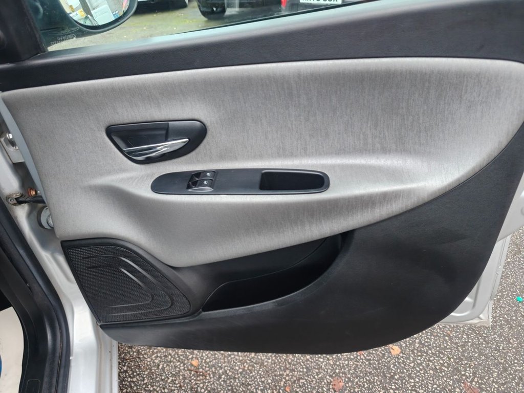 Used Chrysler Ypsilon 2011 for sale - 76867596: Photo 20