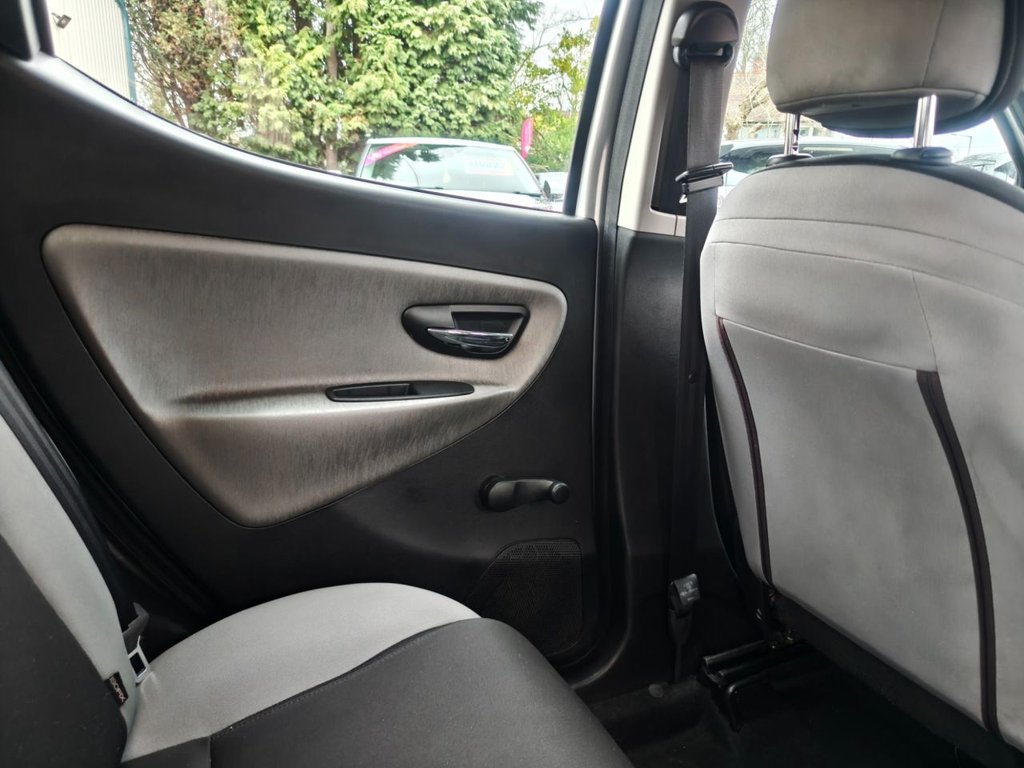 Used Chrysler Ypsilon 2011 for sale - 76867596: Photo 36