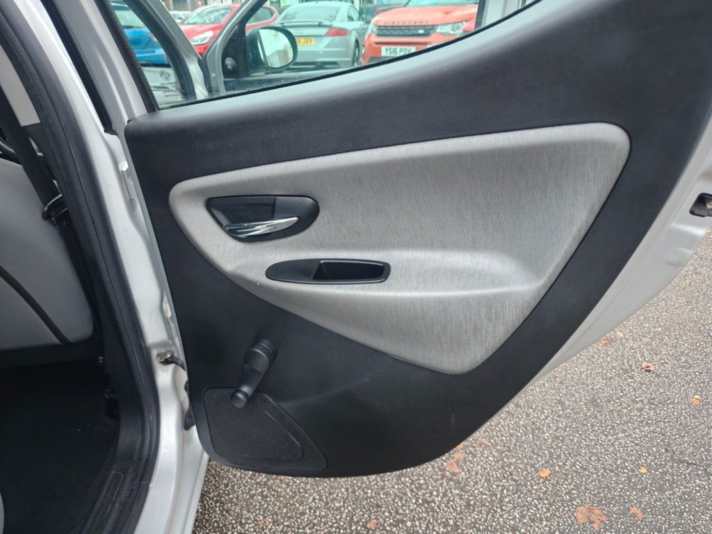 Used Chrysler Ypsilon 2011 for sale - 76867596: Photo 38