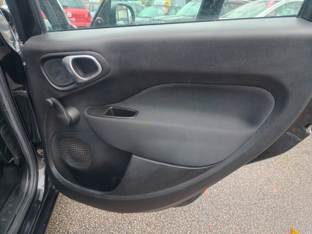 Used Fiat 500L 2017 for sale - 76670689: Photo 32