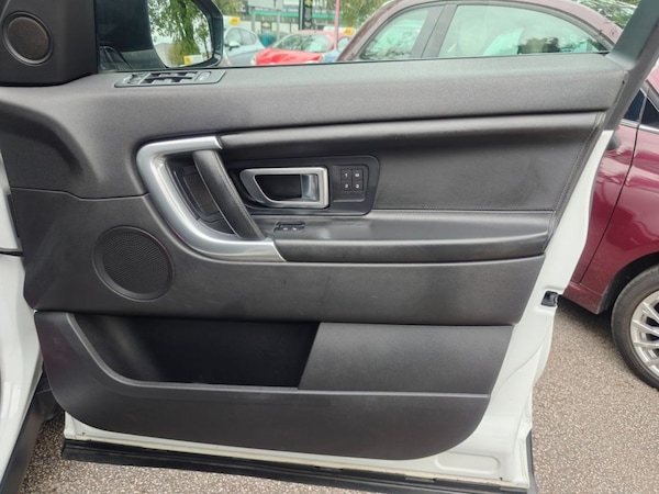 Used Land Rover Discovery Sport 2015 for sale - 76139849: Photo 21