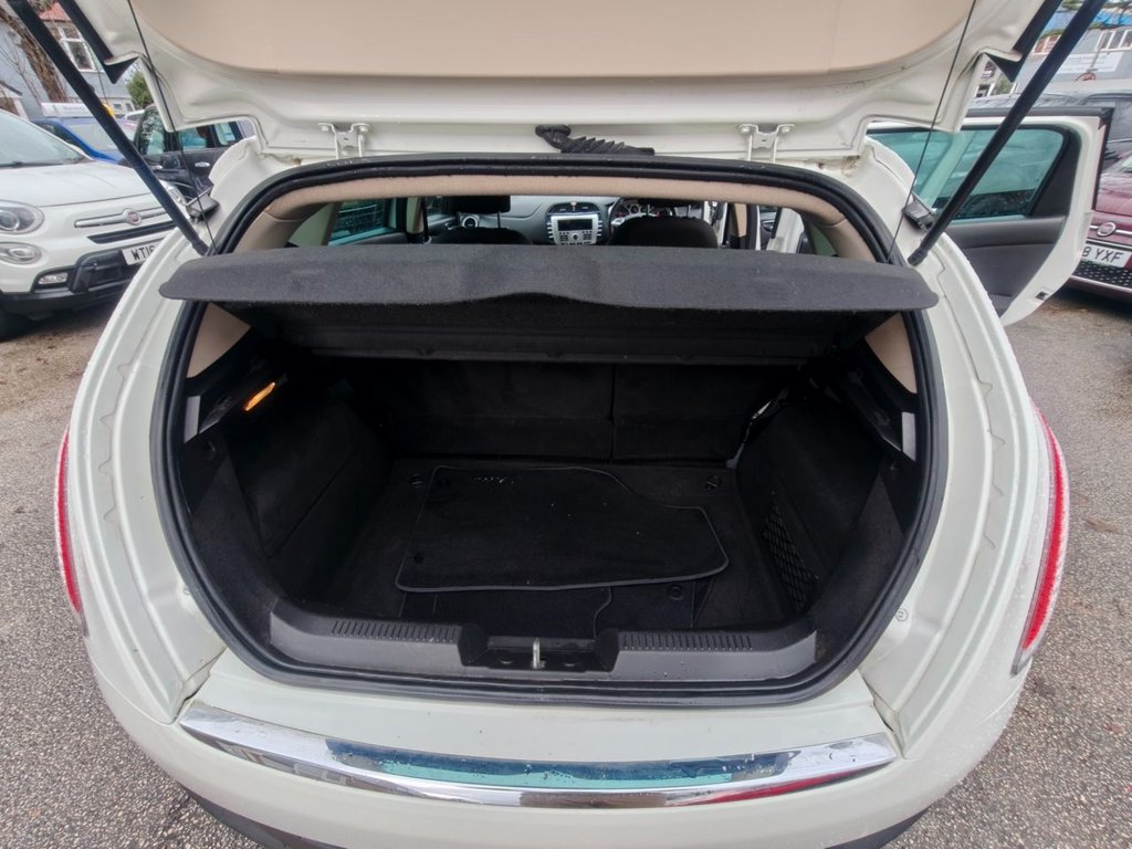 Used Chrysler Delta 2012 for sale - 77188221: Photo 14