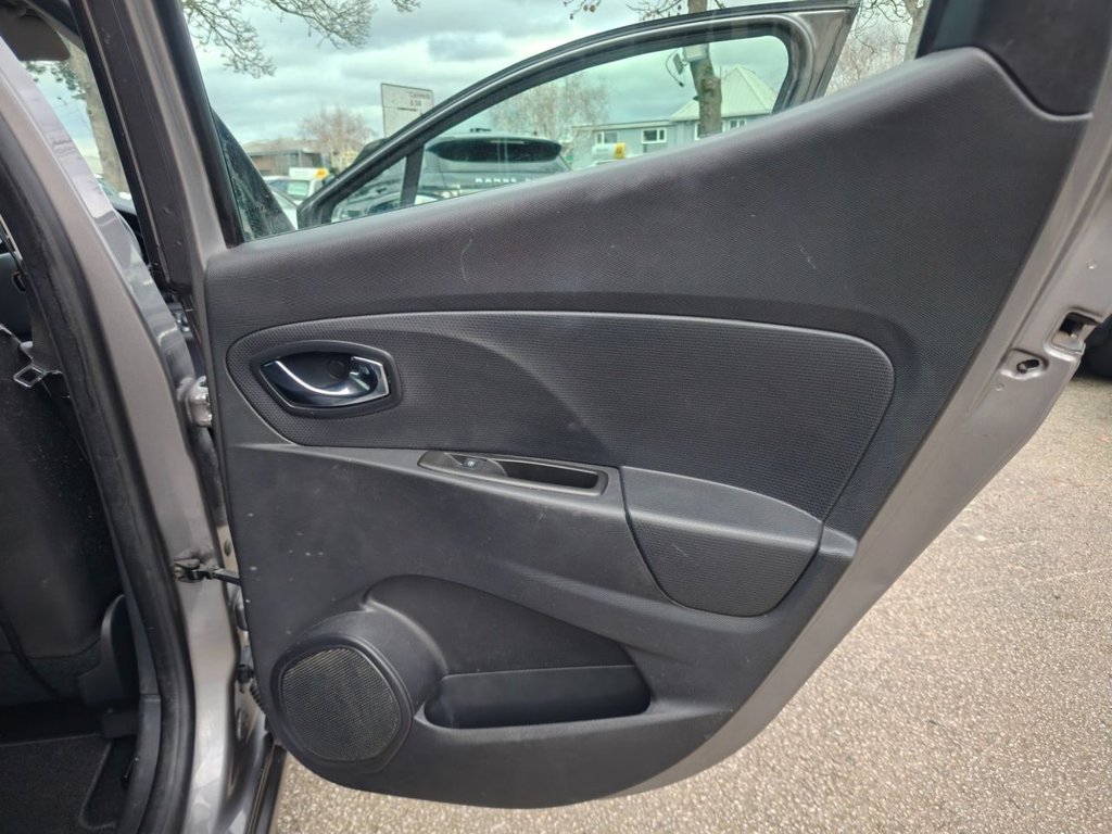 Used Renault Clio 2015 for sale - 77667055: Photo 32