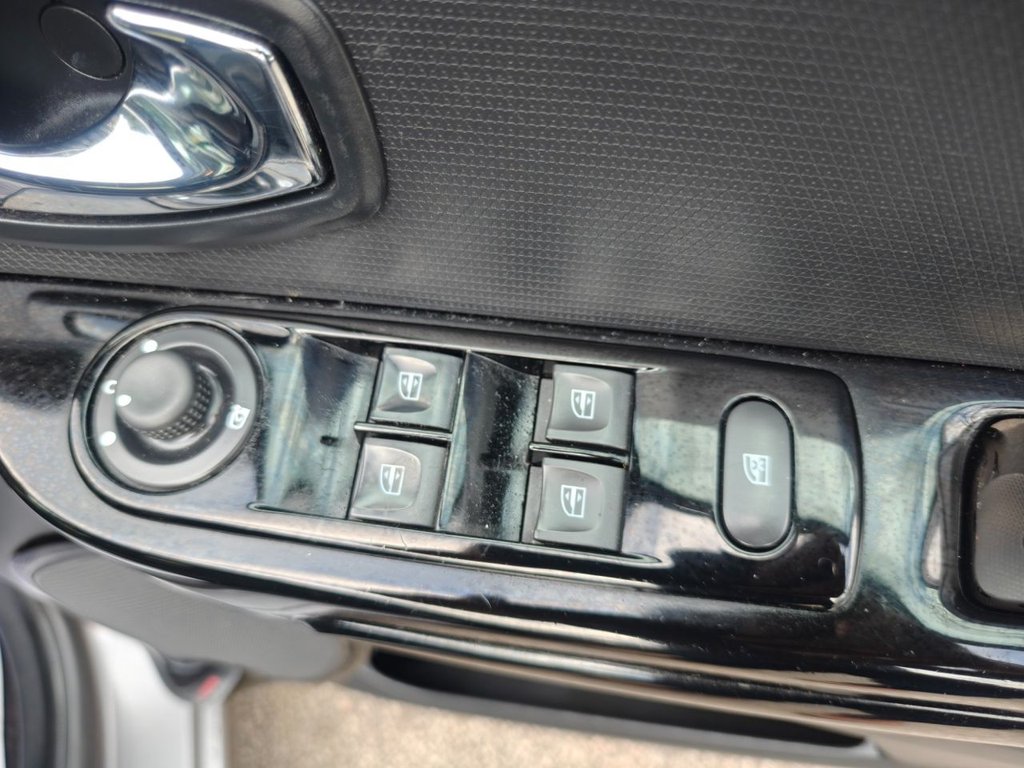 Used Renault Clio 2015 for sale - 77667055: Photo 39