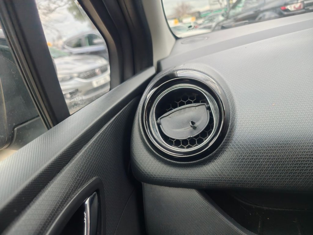 Used Renault Clio 2015 for sale - 77667055: Photo 43