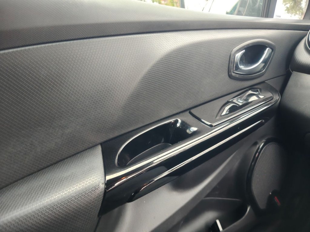 Used Renault Clio 2015 for sale - 77667055: Photo 46