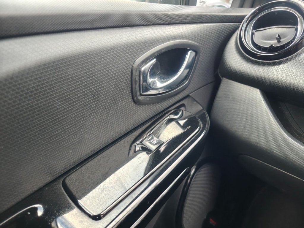 Used Renault Clio 2015 for sale - 77667055: Photo 48