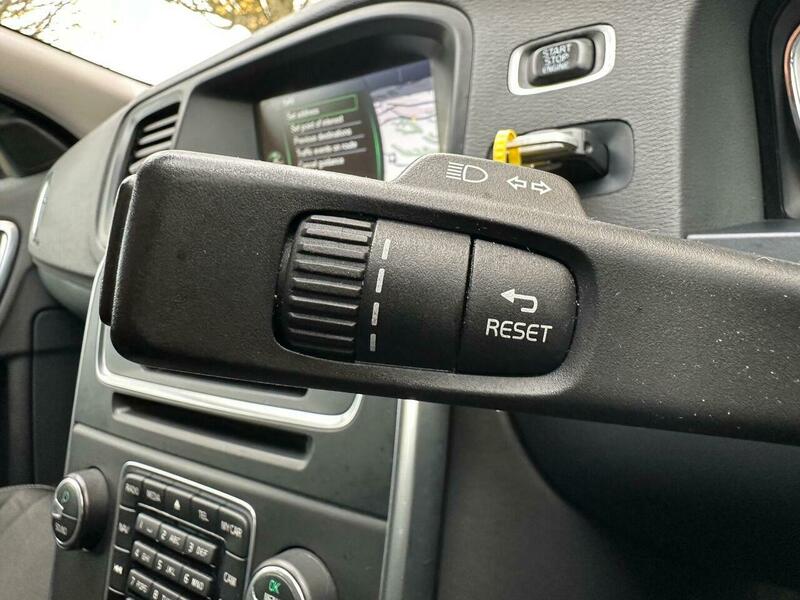 Used Volvo V60 2013 for sale - 76947149: Photo 32