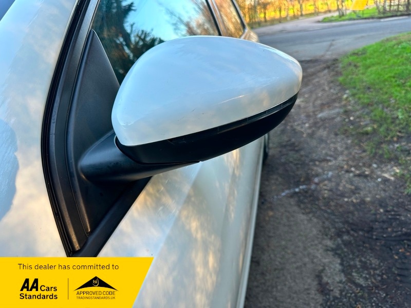 Used Peugeot 308 2014 for sale - 76947171: Photo 16