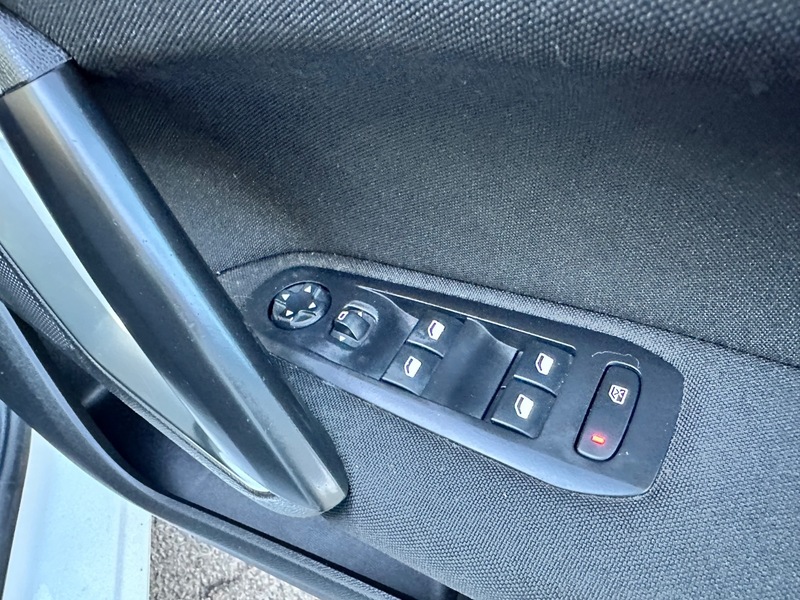 Used Peugeot 308 2014 for sale - 76947171: Photo 39