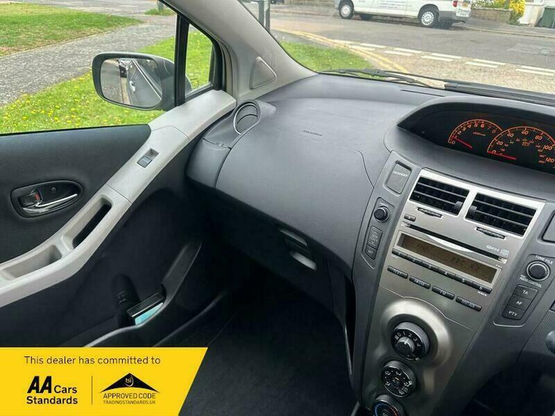 Used Toyota Yaris 2010 for sale - 76879418: Photo 15