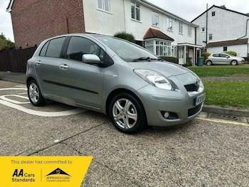 Used Toyota Yaris 2010 for sale - 76879418: Photo