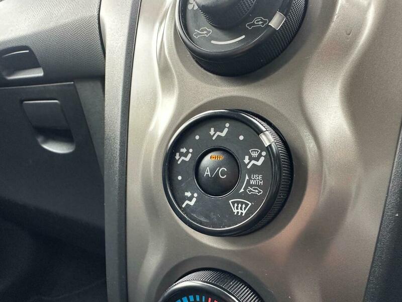 Used Toyota Yaris 2010 for sale - 76879418: Photo 34