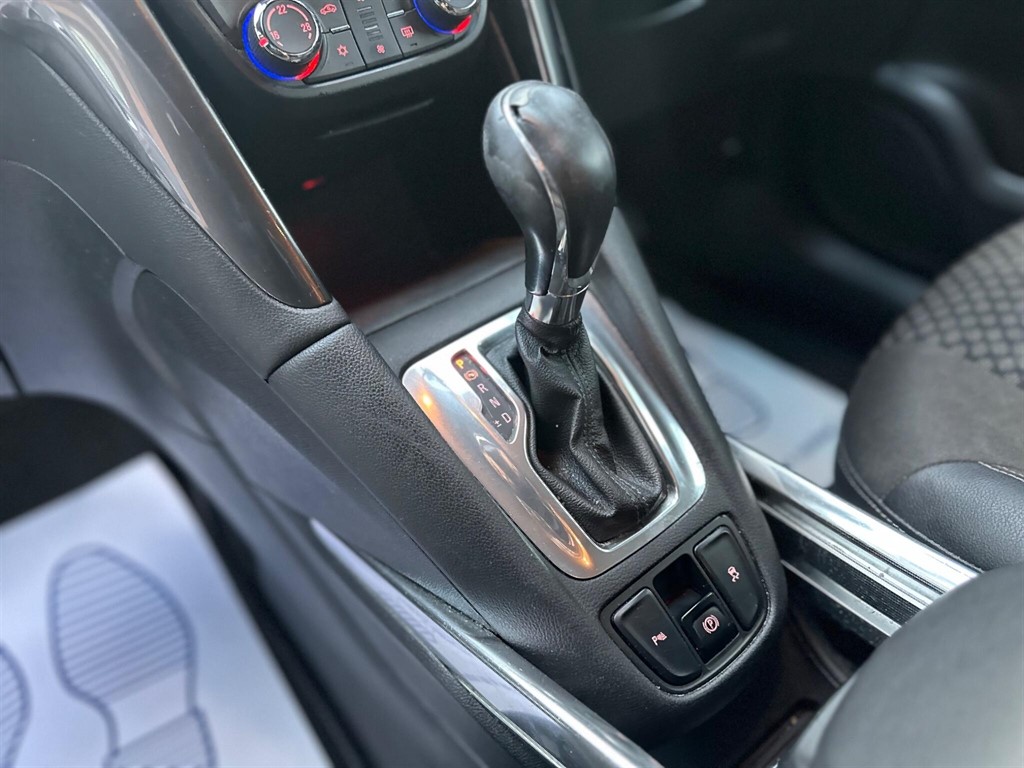 Used Vauxhall Zafira Tourer 2015 for sale - 76390305: Photo 19