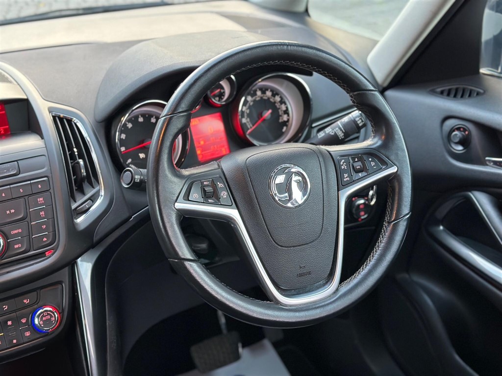 Used Vauxhall Zafira Tourer 2015 for sale - 76390305: Photo 40