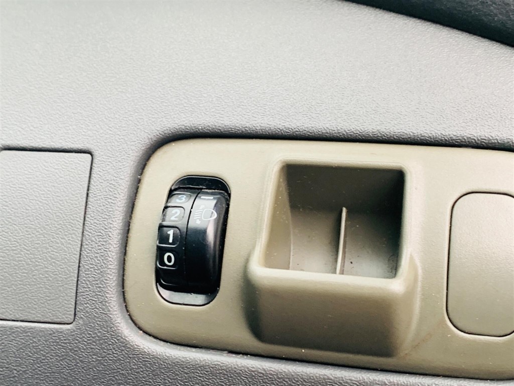 Used Toyota Yaris 2004 for sale - 77281355: Photo 22