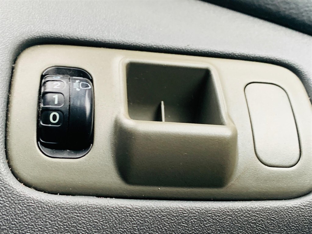 Used Toyota Yaris 2004 for sale - 77281355: Photo 27