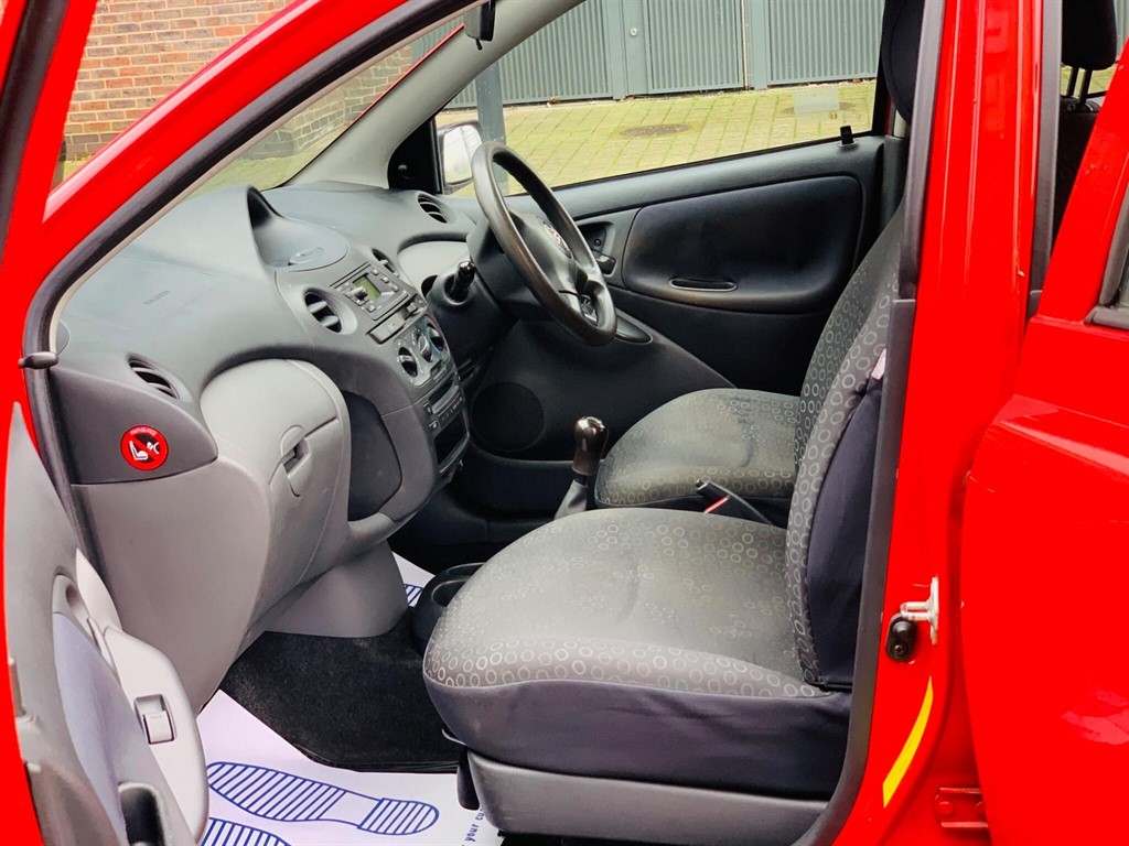 Used Toyota Yaris 2004 for sale - 77281355: Photo 47