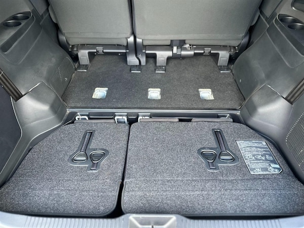 Used Toyota Estima 2017 for sale - 75571323: Photo 47