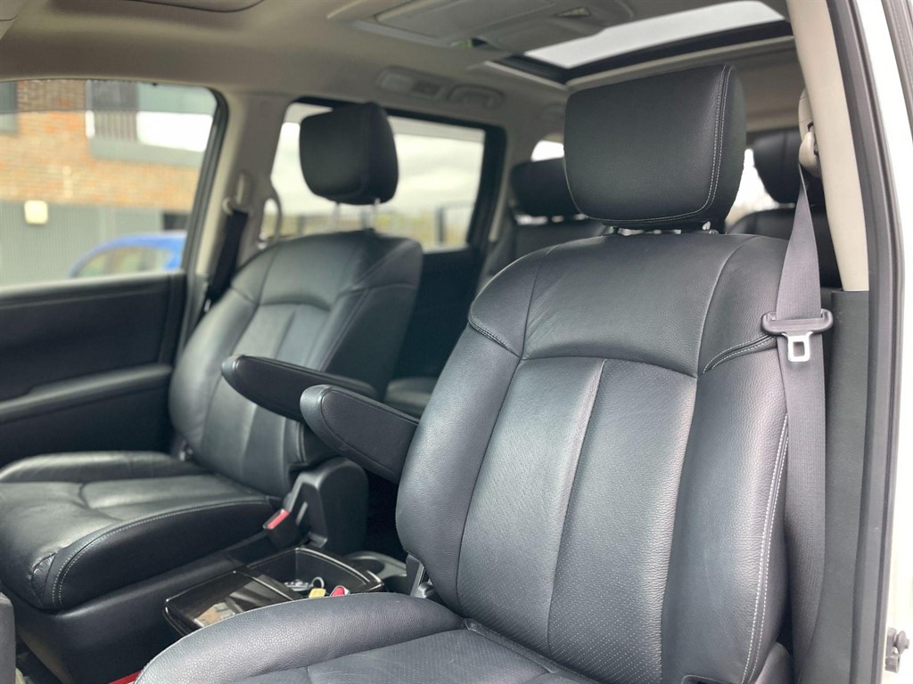 Used Nissan Elgrand 2013 for sale - 76311433: Photo 11