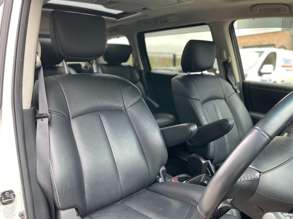 Used Nissan Elgrand 2013 for sale - 76311433: Photo 12