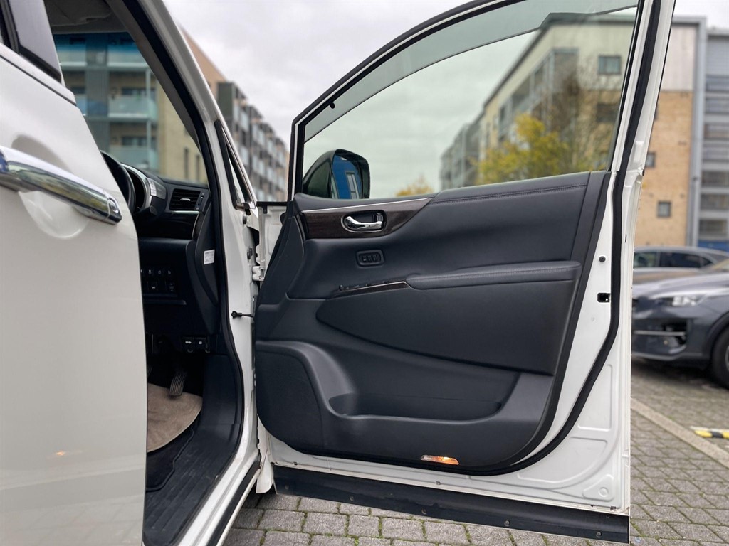 Used Nissan Elgrand 2013 for sale - 76311433: Photo 48