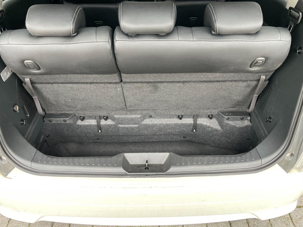 Used Nissan Elgrand 2013 for sale - 76311433: Photo 51