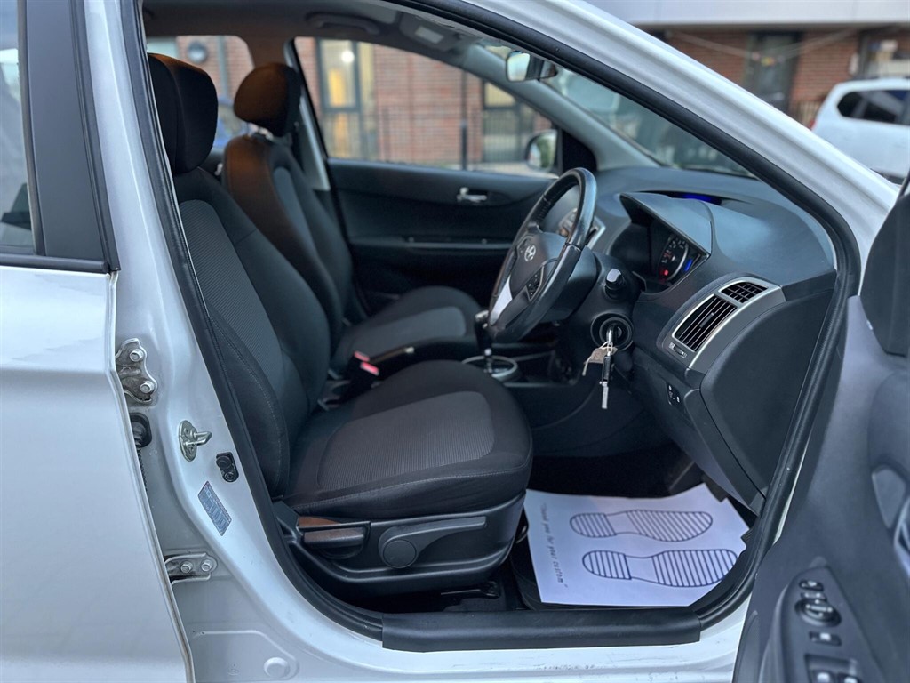 Used Hyundai i20 2014 for sale - 76404938: Photo 28