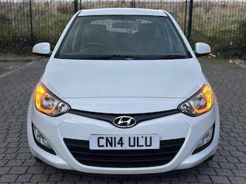 Used Hyundai i20 2014 for sale - 76404938: Photo