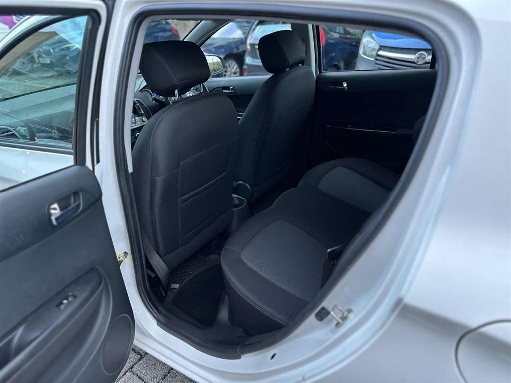 Used Hyundai i20 2014 for sale - 76404938: Photo 30