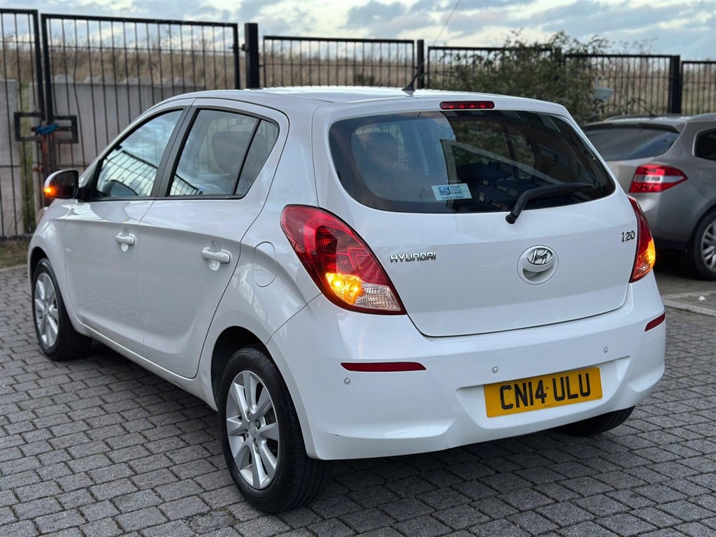 Used Hyundai i20 2014 for sale - 76404938: Photo 4