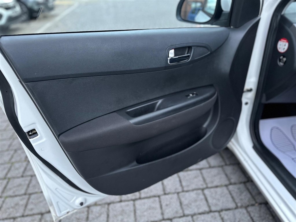 Used Hyundai i20 2014 for sale - 76404938: Photo 45