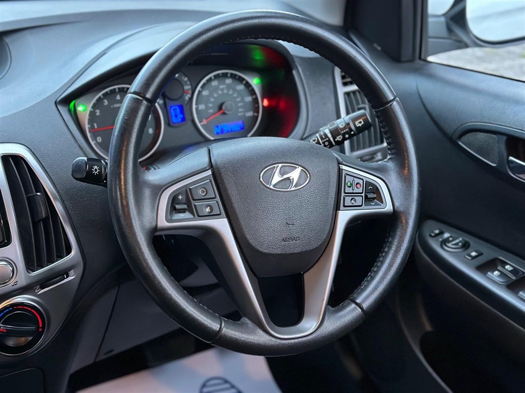 Used Hyundai i20 2014 for sale - 76404938: Photo 60