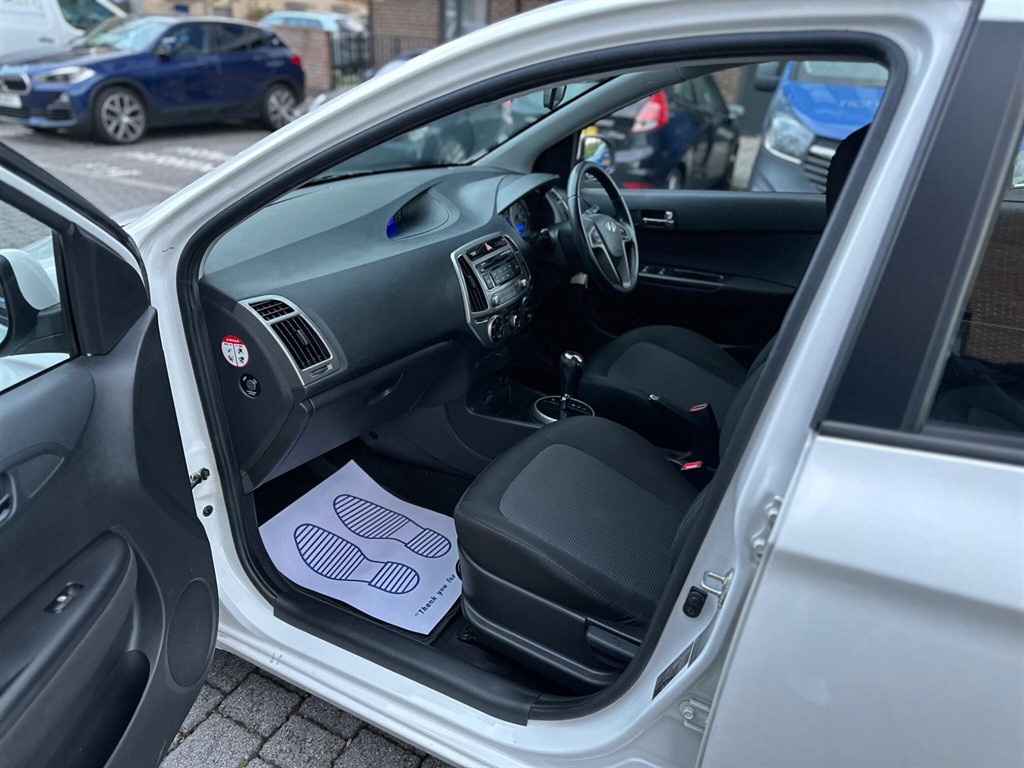 Used Hyundai i20 2014 for sale - 76404938: Photo 64