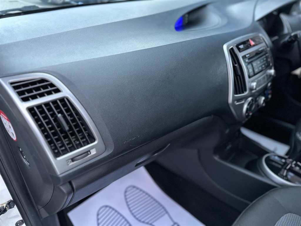 Used Hyundai i20 2014 for sale - 76404938: Photo 75