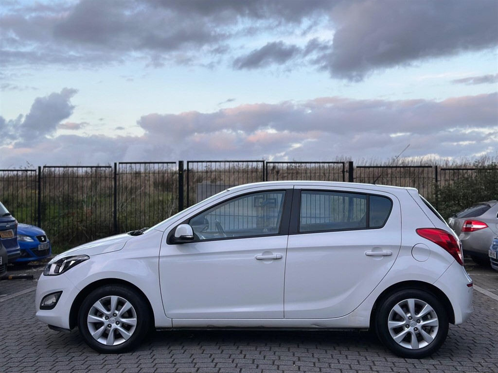 Used Hyundai i20 2014 for sale - 76404938: Photo 8
