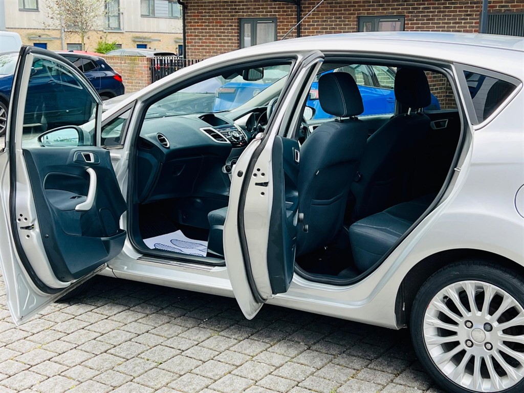 Used Ford Fiesta 2011 for sale - 78219097: Photo 9