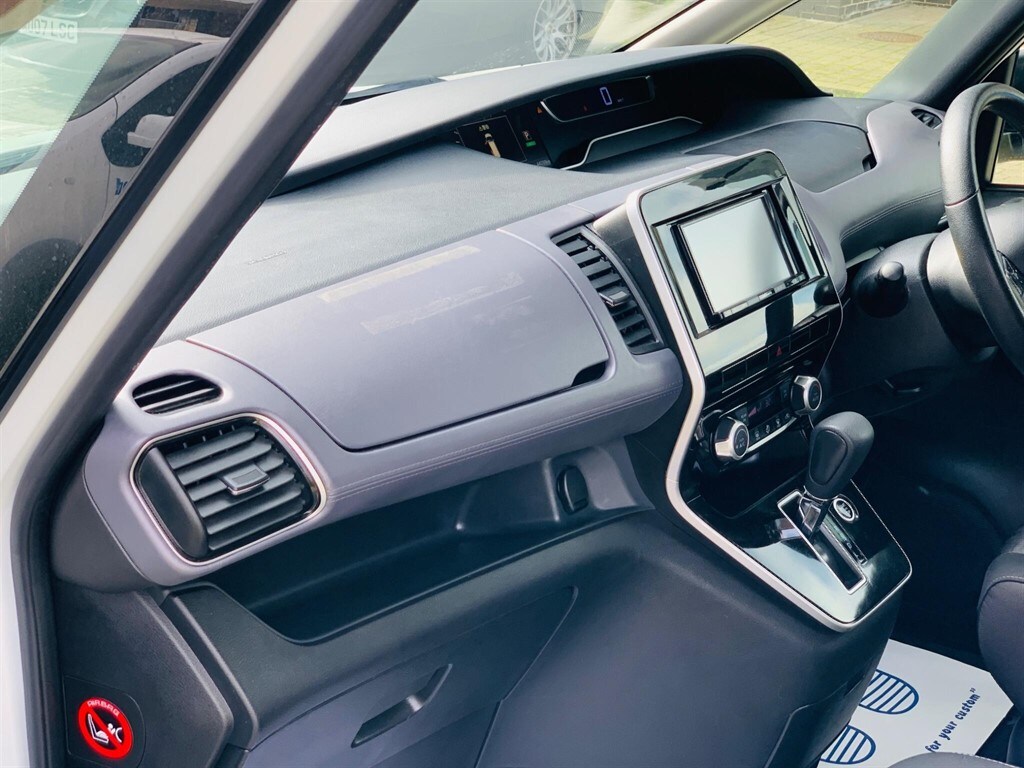 Used Nissan Serena 2019 for sale - 77826993: Photo 12