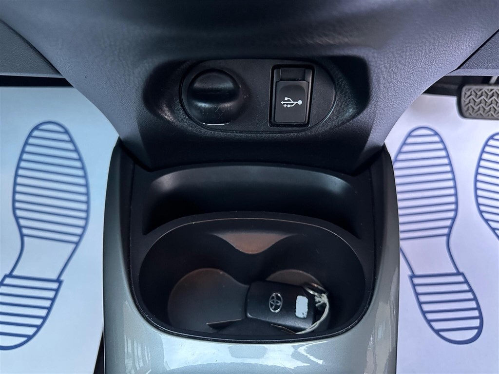 Used Toyota Yaris 2014 for sale - 76459378: Photo 53